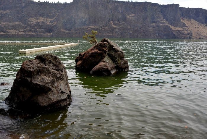 the lake at Crooked River Day Use area